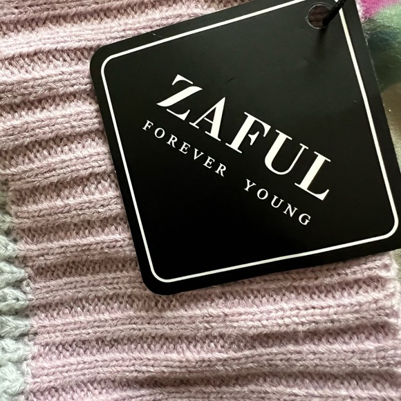 Zaful Women’s Pink/Purple Floral Cropped Sweater - Picture 4 of 12